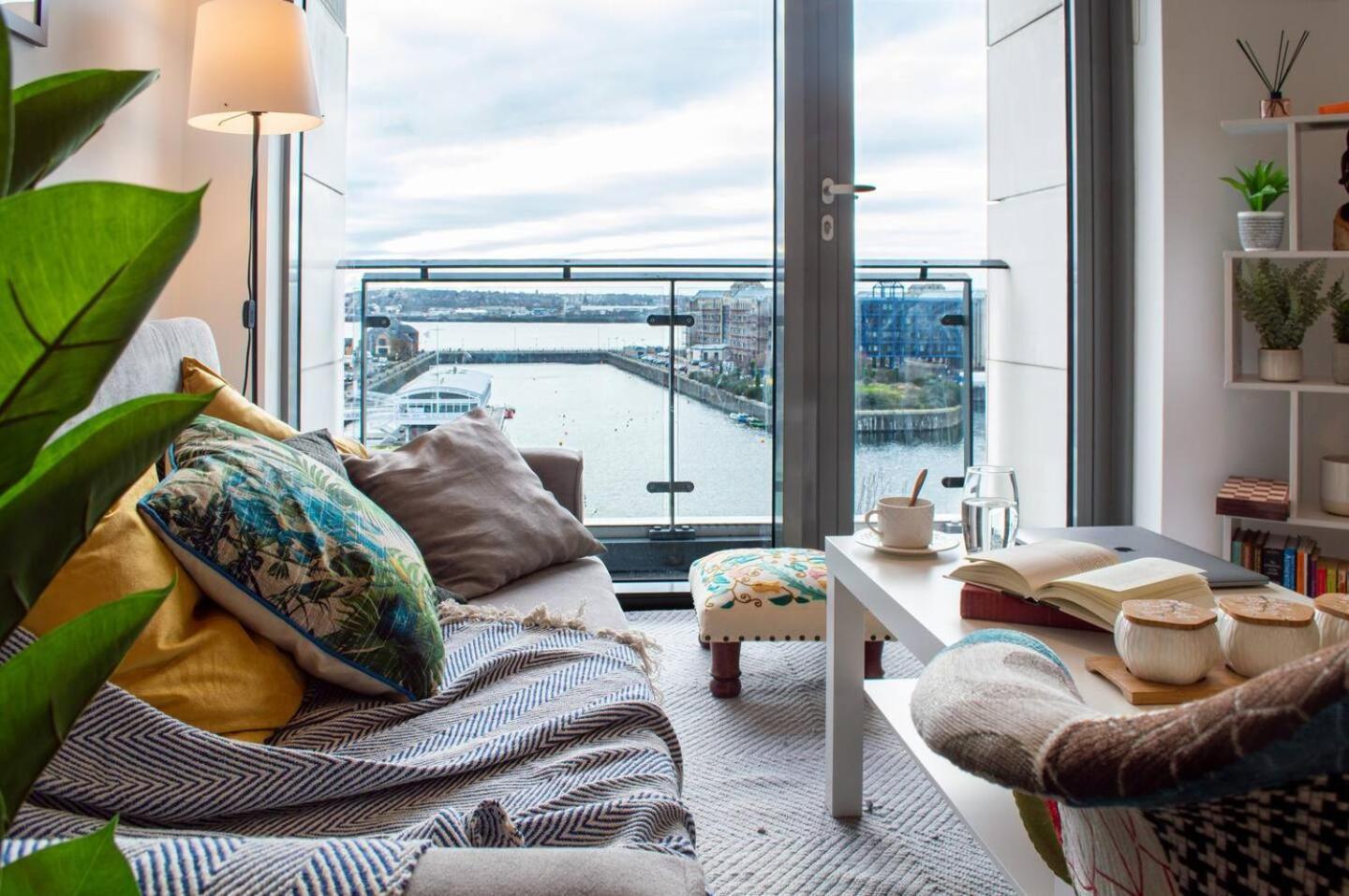 Stunning Mersey View Flat W Parking In Liverpool Exterior photo